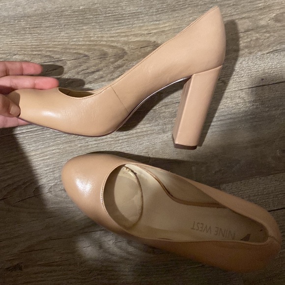 Tan Heels - Picture 4 of 4